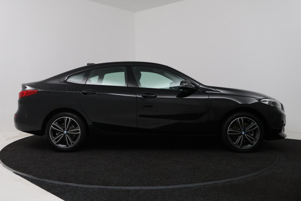 BMW 2 Serie Gran Coupé 218i Introduction Edition (TREKHAAK AFNEEMBAAR, NAVIGATIE, CAMERA, STOELVERWARMING, CARPLAY, LED, 1e EIGENAAR, DEALER ONDERHOUDEN)