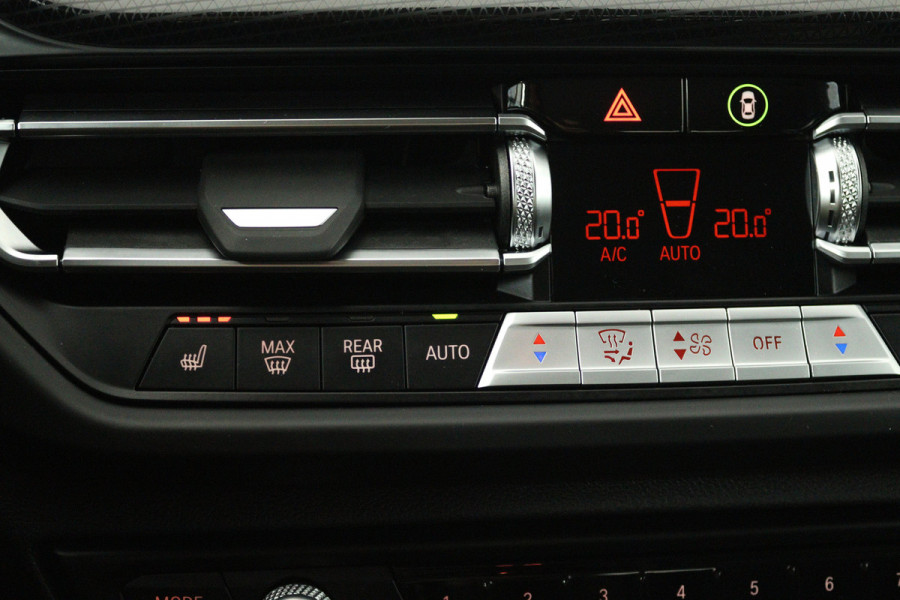 BMW 2 Serie Gran Coupé 218i Introduction Edition (TREKHAAK AFNEEMBAAR, NAVIGATIE, CAMERA, STOELVERWARMING, CARPLAY, LED, 1e EIGENAAR, DEALER ONDERHOUDEN)