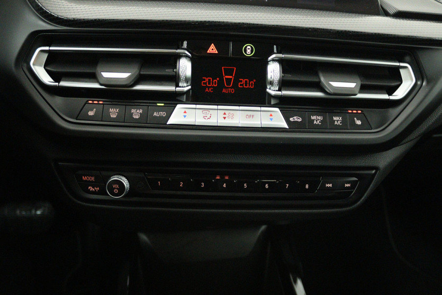 BMW 2 Serie Gran Coupé 218i Introduction Edition (TREKHAAK AFNEEMBAAR, NAVIGATIE, CAMERA, STOELVERWARMING, CARPLAY, LED, 1e EIGENAAR, DEALER ONDERHOUDEN)