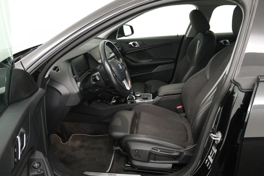 BMW 2 Serie Gran Coupé 218i Introduction Edition (TREKHAAK AFNEEMBAAR, NAVIGATIE, CAMERA, STOELVERWARMING, CARPLAY, LED, 1e EIGENAAR, DEALER ONDERHOUDEN)