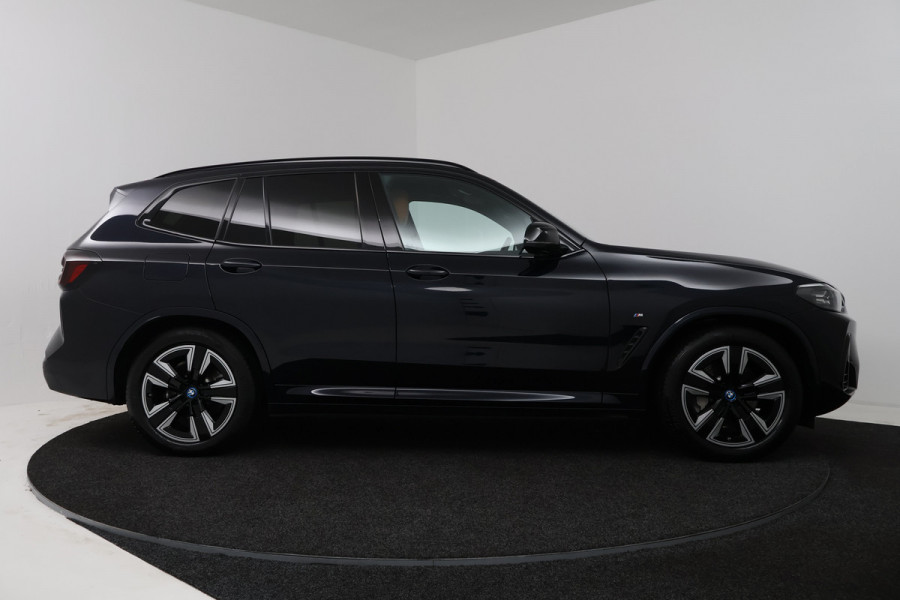 BMW iX3 Executive 80 kWh (TREKHAAK, 98,9% SOH, PANORAMADAK, STOELVERWARMING, SFEERVERLICHTING, CAMERA, 1e EIGENAAR, DEALER ONDERHOUDEN)