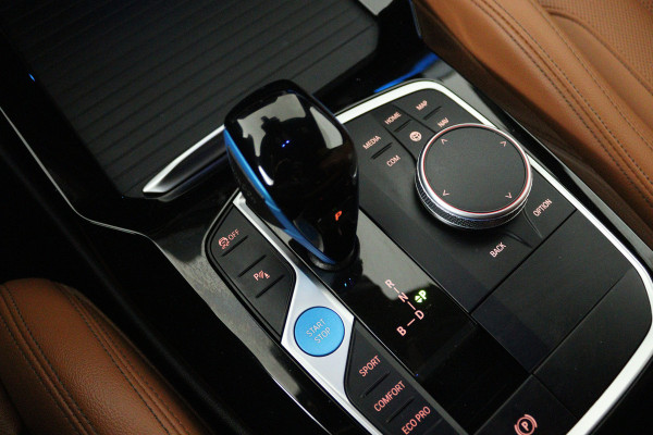 BMW iX3 Executive 80 kWh (TREKHAAK, 98,9% SOH, PANORAMADAK, STOELVERWARMING, SFEERVERLICHTING, CAMERA, 1e EIGENAAR, DEALER ONDERHOUDEN)