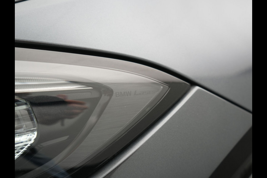 BMW 3 Serie Touring 330e xDrive M Sport PHEV 293pk Dealer O.H. | Panodak | Trekhaak Af Fabriek | Laser LED | Lederen Sportstoelen Memory & Verwarmd | Camera | Apple Carplay | Stuur Verwarmd | Blis | Adaptief Onderstel | Sfeerverlichting | 19"L.M | DAB | Plug In Hybrid |