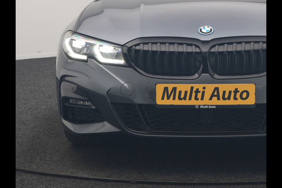 BMW 3 Serie Touring 330e xDrive M Sport PHEV 293pk Dealer O.H. | Panodak | Trekhaak Af Fabriek | Laser LED | Lederen Sportstoelen Memory & Verwarmd | Camera | Apple Carplay | Stuur Verwarmd | Blis | Adaptief Onderstel | Sfeerverlichting | 19"L.M | DAB | Plug In Hybrid |