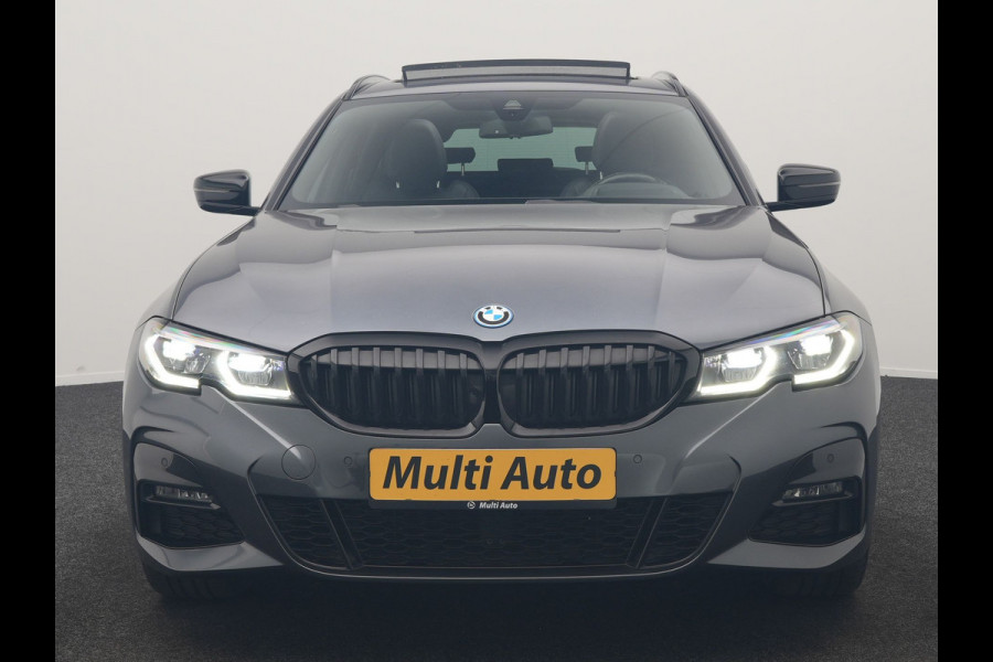 BMW 3 Serie Touring 330e xDrive M Sport PHEV 293pk Dealer O.H. | Panodak | Trekhaak Af Fabriek | Laser LED | Lederen Sportstoelen Memory & Verwarmd | Camera | Apple Carplay | Stuur Verwarmd | Blis | Adaptief Onderstel | Sfeerverlichting | 19"L.M | DAB | Plug In Hybrid |