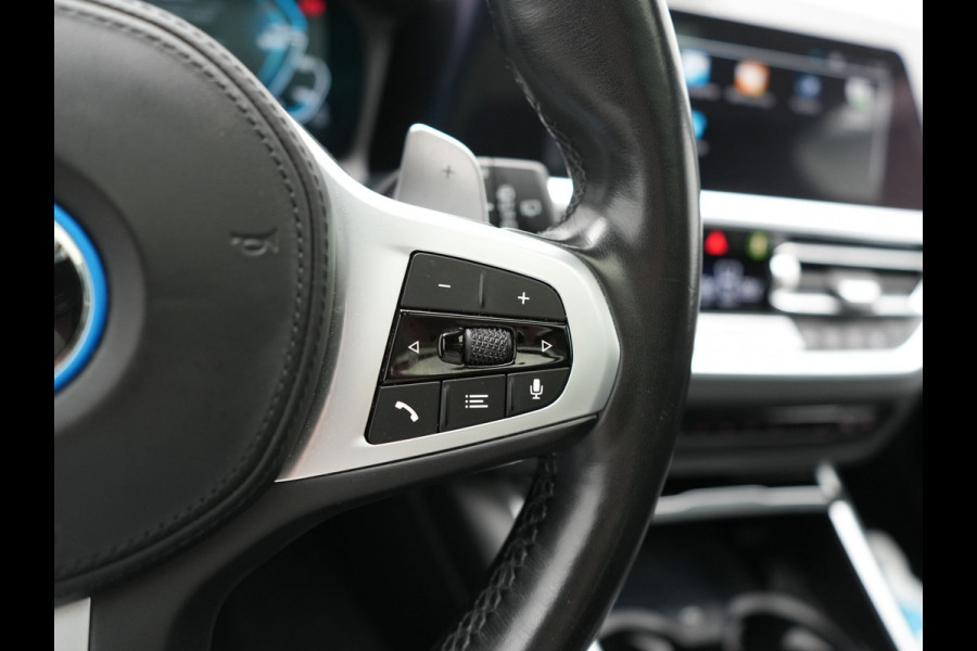 BMW 3 Serie Touring 330e xDrive M Sport PHEV 293pk Dealer O.H. | Panodak | Trekhaak Af Fabriek | Laser LED | Lederen Sportstoelen Memory & Verwarmd | Camera | Apple Carplay | Stuur Verwarmd | Blis | Adaptief Onderstel | Sfeerverlichting | 19"L.M | DAB | Plug In Hybrid |