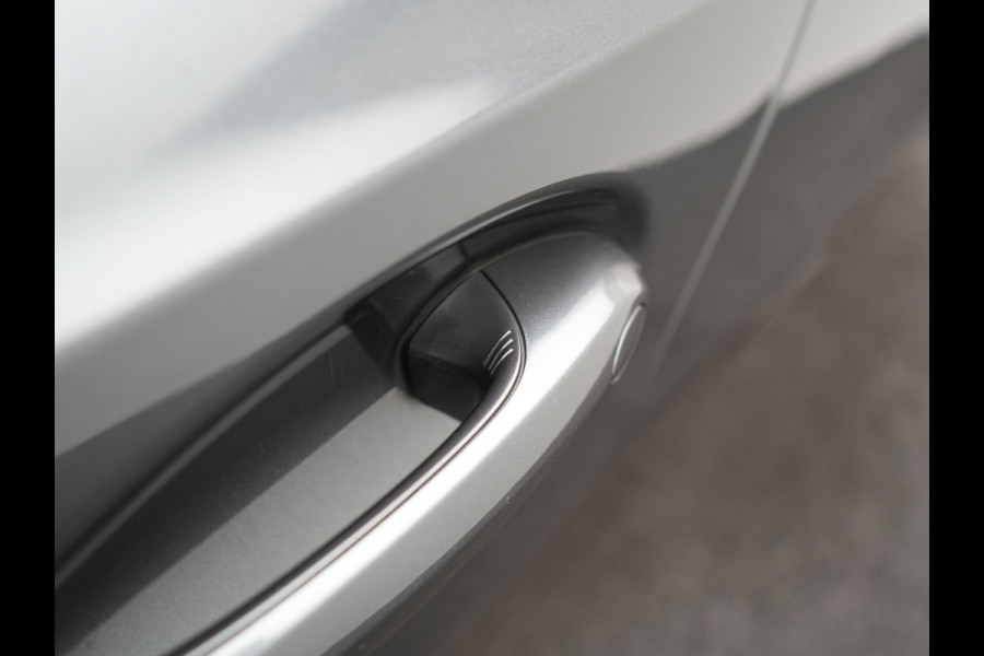 BMW 3 Serie Touring 330e xDrive M Sport PHEV 293pk Dealer O.H. | Panodak | Trekhaak Af Fabriek | Laser LED | Lederen Sportstoelen Memory & Verwarmd | Camera | Apple Carplay | Stuur Verwarmd | Blis | Adaptief Onderstel | Sfeerverlichting | 19"L.M | DAB | Plug In Hybrid |