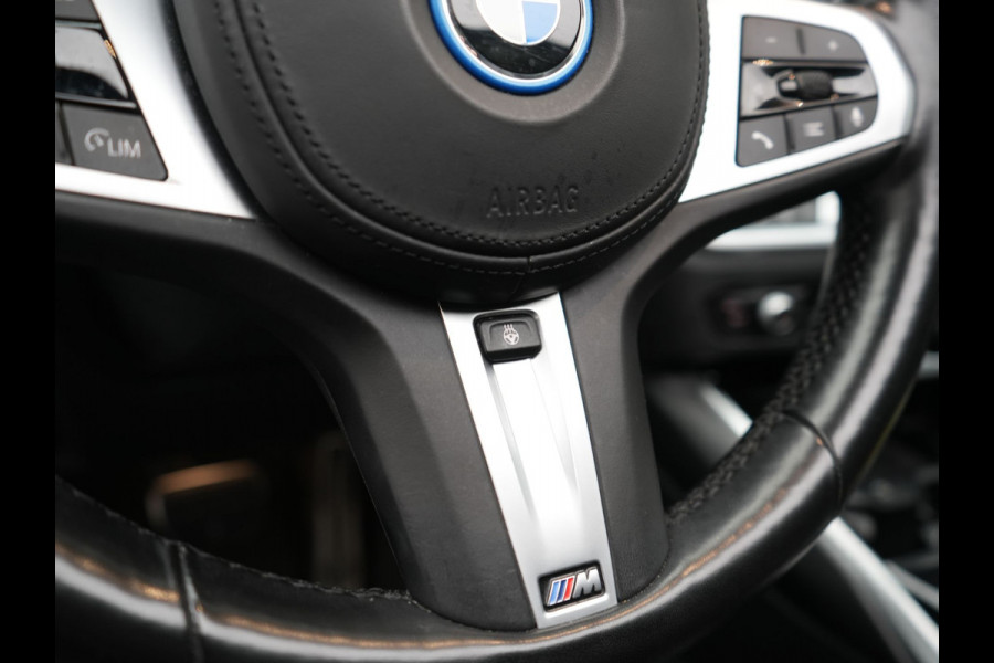 BMW 3 Serie Touring 330e xDrive M Sport PHEV 293pk Dealer O.H. | Panodak | Trekhaak Af Fabriek | Laser LED | Lederen Sportstoelen Memory & Verwarmd | Camera | Apple Carplay | Stuur Verwarmd | Blis | Adaptief Onderstel | Sfeerverlichting | 19"L.M | DAB | Plug In Hybrid |