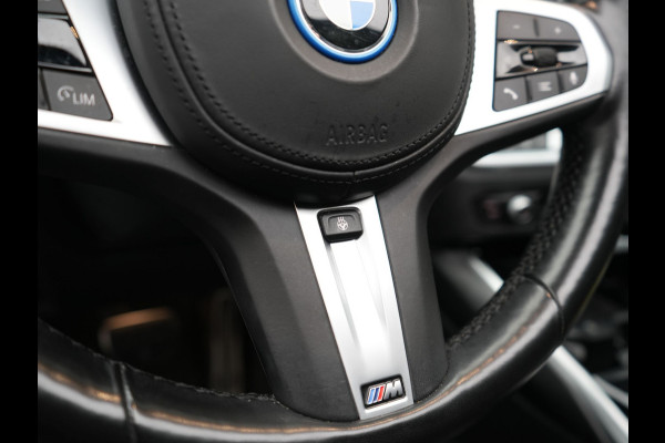 BMW 3 Serie Touring 330e xDrive M Sport PHEV 293pk Dealer O.H. | Panodak | Trekhaak Af Fabriek | Laser LED | Lederen Sportstoelen Memory & Verwarmd | Camera | Apple Carplay | Stuur Verwarmd | Blis | Adaptief Onderstel | Sfeerverlichting | 19"L.M | DAB | Plug In Hybrid |