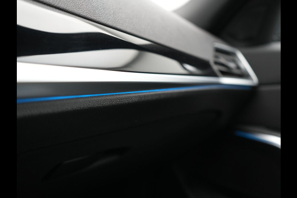 BMW 3 Serie Touring 330e xDrive M Sport PHEV 293pk Dealer O.H. | Panodak | Trekhaak Af Fabriek | Laser LED | Lederen Sportstoelen Memory & Verwarmd | Camera | Apple Carplay | Stuur Verwarmd | Blis | Adaptief Onderstel | Sfeerverlichting | 19"L.M | DAB | Plug In Hybrid |