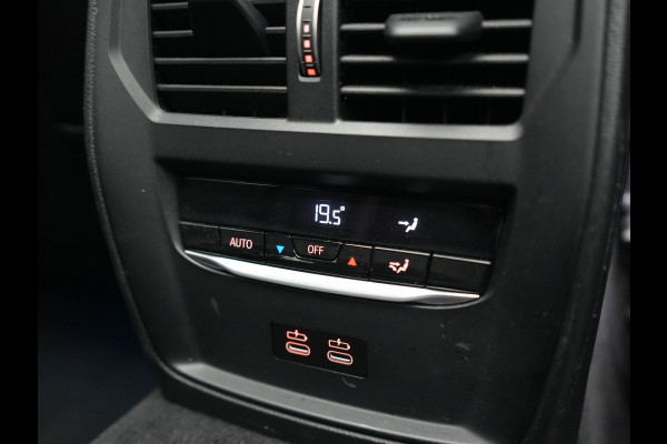 BMW 3 Serie Touring 330e xDrive M Sport PHEV 293pk Dealer O.H. | Panodak | Trekhaak Af Fabriek | Laser LED | Lederen Sportstoelen Memory & Verwarmd | Camera | Apple Carplay | Stuur Verwarmd | Blis | Adaptief Onderstel | Sfeerverlichting | 19"L.M | DAB | Plug In Hybrid |