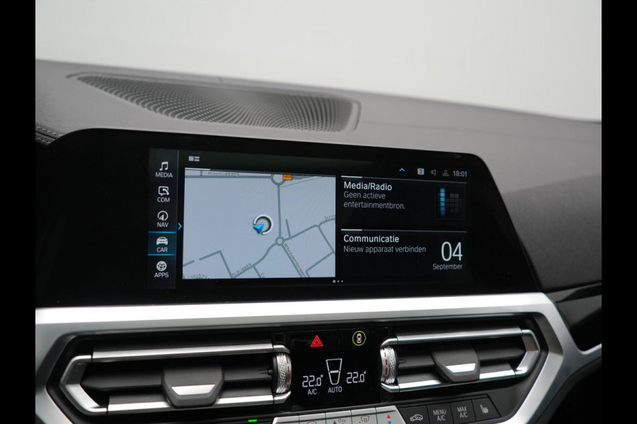 BMW 3 Serie Touring 330e xDrive M Sport PHEV 293pk Dealer O.H. | Panodak | Trekhaak Af Fabriek | Laser LED | Lederen Sportstoelen Memory & Verwarmd | Camera | Apple Carplay | Stuur Verwarmd | Blis | Adaptief Onderstel | Sfeerverlichting | 19"L.M | DAB | Plug In Hybrid |
