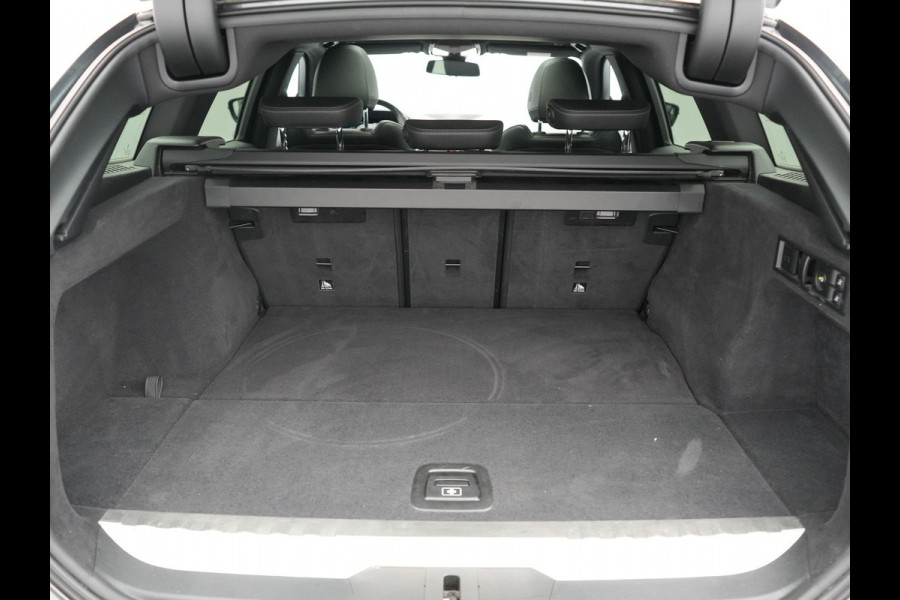 BMW 3 Serie Touring 330e xDrive M Sport PHEV 293pk Dealer O.H. | Panodak | Trekhaak Af Fabriek | Laser LED | Lederen Sportstoelen Memory & Verwarmd | Camera | Apple Carplay | Stuur Verwarmd | Blis | Adaptief Onderstel | Sfeerverlichting | 19"L.M | DAB | Plug In Hybrid |