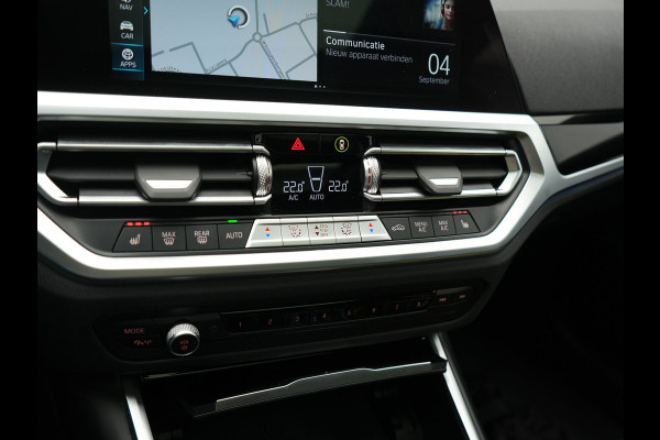 BMW 3 Serie Touring 330e xDrive M Sport PHEV 293pk Dealer O.H. | Panodak | Trekhaak Af Fabriek | Laser LED | Lederen Sportstoelen Memory & Verwarmd | Camera | Apple Carplay | Stuur Verwarmd | Blis | Adaptief Onderstel | Sfeerverlichting | 19"L.M | DAB | Plug In Hybrid |
