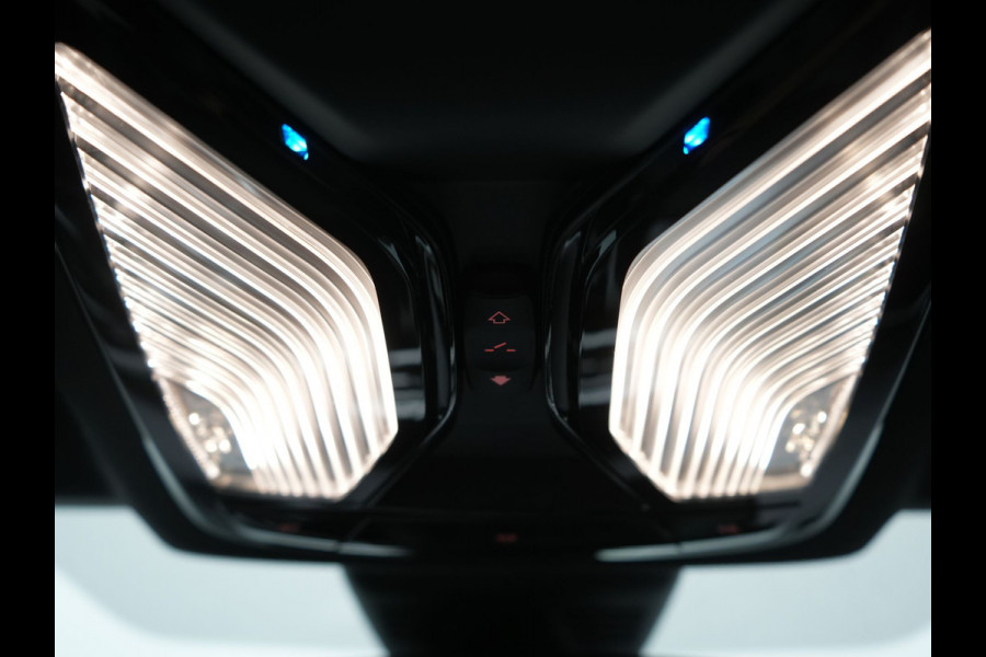 BMW 3 Serie Touring 330e xDrive M Sport PHEV 293pk Dealer O.H. | Panodak | Trekhaak Af Fabriek | Laser LED | Lederen Sportstoelen Memory & Verwarmd | Camera | Apple Carplay | Stuur Verwarmd | Blis | Adaptief Onderstel | Sfeerverlichting | 19"L.M | DAB | Plug In Hybrid |