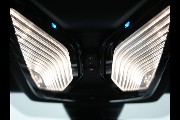 BMW 3 Serie Touring 330e xDrive M Sport PHEV 293pk Dealer O.H. | Panodak | Trekhaak Af Fabriek | Laser LED | Lederen Sportstoelen Memory & Verwarmd | Camera | Apple Carplay | Stuur Verwarmd | Blis | Adaptief Onderstel | Sfeerverlichting | 19"L.M | DAB | Plug In Hybrid |