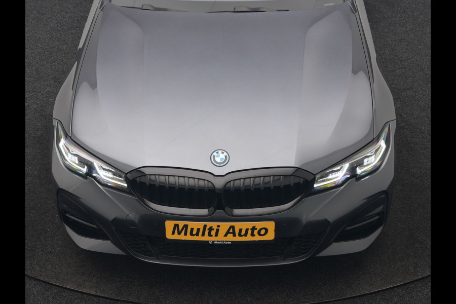 BMW 3 Serie Touring 330e xDrive M Sport PHEV 293pk Dealer O.H. | Panodak | Trekhaak Af Fabriek | Laser LED | Lederen Sportstoelen Memory & Verwarmd | Camera | Apple Carplay | Stuur Verwarmd | Blis | Adaptief Onderstel | Sfeerverlichting | 19"L.M | DAB | Plug In Hybrid |