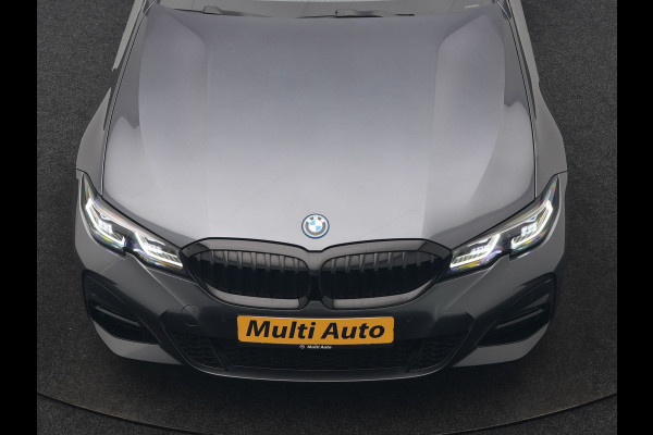 BMW 3 Serie Touring 330e xDrive M Sport PHEV 293pk Dealer O.H. | Panodak | Trekhaak Af Fabriek | Laser LED | Lederen Sportstoelen Memory & Verwarmd | Camera | Apple Carplay | Stuur Verwarmd | Blis | Adaptief Onderstel | Sfeerverlichting | 19"L.M | DAB | Plug In Hybrid |