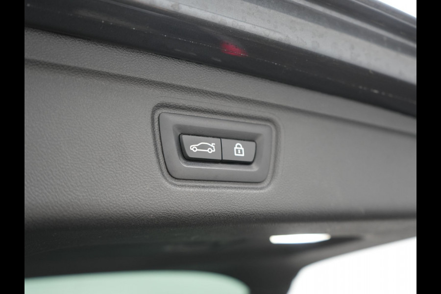 BMW 3 Serie Touring 330e xDrive M Sport PHEV 293pk Dealer O.H. | Panodak | Trekhaak Af Fabriek | Laser LED | Lederen Sportstoelen Memory & Verwarmd | Camera | Apple Carplay | Stuur Verwarmd | Blis | Adaptief Onderstel | Sfeerverlichting | 19"L.M | DAB | Plug In Hybrid |