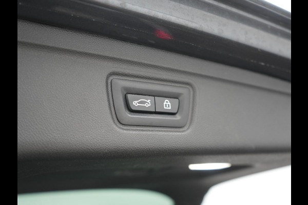BMW 3 Serie Touring 330e xDrive M Sport PHEV 293pk Dealer O.H. | Panodak | Trekhaak Af Fabriek | Laser LED | Lederen Sportstoelen Memory & Verwarmd | Camera | Apple Carplay | Stuur Verwarmd | Blis | Adaptief Onderstel | Sfeerverlichting | 19"L.M | DAB | Plug In Hybrid |