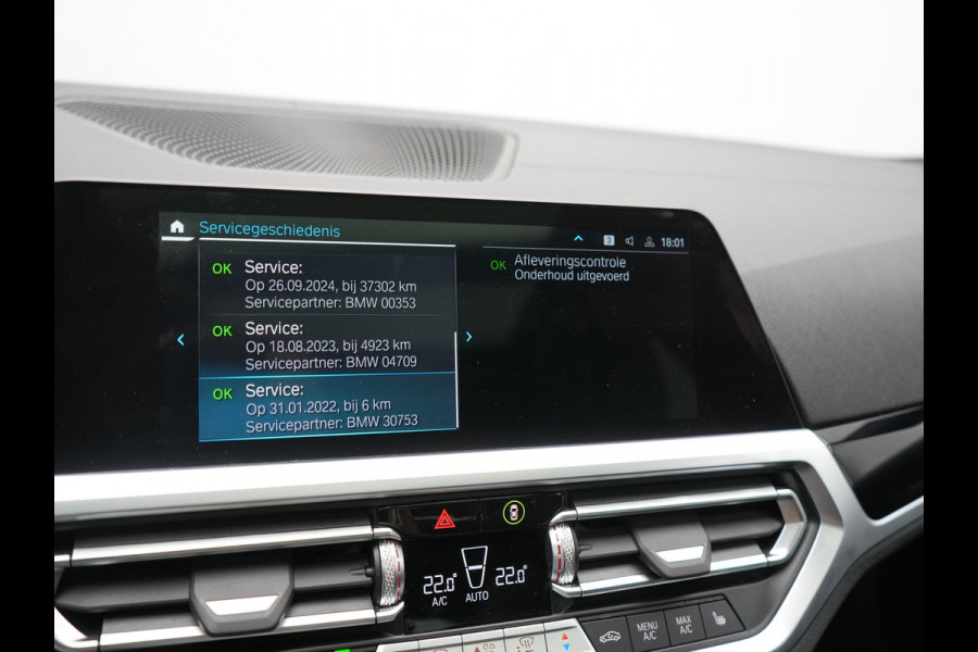 BMW 3 Serie Touring 330e xDrive M Sport PHEV 293pk Dealer O.H. | Panodak | Trekhaak Af Fabriek | Laser LED | Lederen Sportstoelen Memory & Verwarmd | Camera | Apple Carplay | Stuur Verwarmd | Blis | Adaptief Onderstel | Sfeerverlichting | 19"L.M | DAB | Plug In Hybrid |