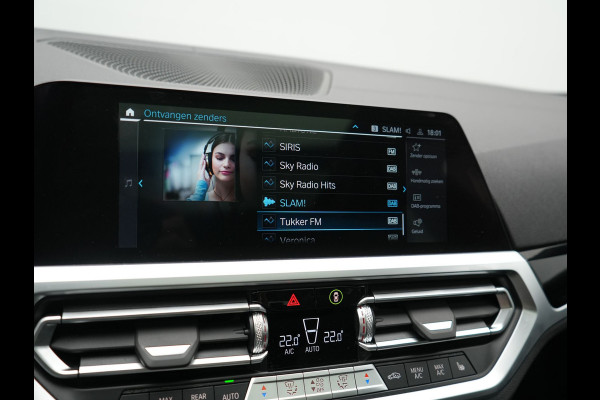 BMW 3 Serie Touring 330e xDrive M Sport PHEV 293pk Dealer O.H. | Panodak | Trekhaak Af Fabriek | Laser LED | Lederen Sportstoelen Memory & Verwarmd | Camera | Apple Carplay | Stuur Verwarmd | Blis | Adaptief Onderstel | Sfeerverlichting | 19"L.M | DAB | Plug In Hybrid |