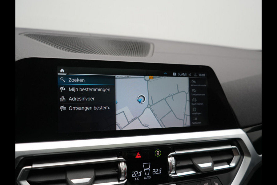 BMW 3 Serie Touring 330e xDrive M Sport PHEV 293pk Dealer O.H. | Panodak | Trekhaak Af Fabriek | Laser LED | Lederen Sportstoelen Memory & Verwarmd | Camera | Apple Carplay | Stuur Verwarmd | Blis | Adaptief Onderstel | Sfeerverlichting | 19"L.M | DAB | Plug In Hybrid |