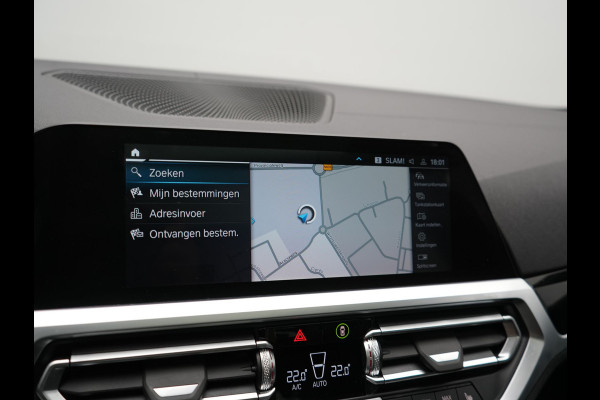 BMW 3 Serie Touring 330e xDrive M Sport PHEV 293pk Dealer O.H. | Panodak | Trekhaak Af Fabriek | Laser LED | Lederen Sportstoelen Memory & Verwarmd | Camera | Apple Carplay | Stuur Verwarmd | Blis | Adaptief Onderstel | Sfeerverlichting | 19"L.M | DAB | Plug In Hybrid |
