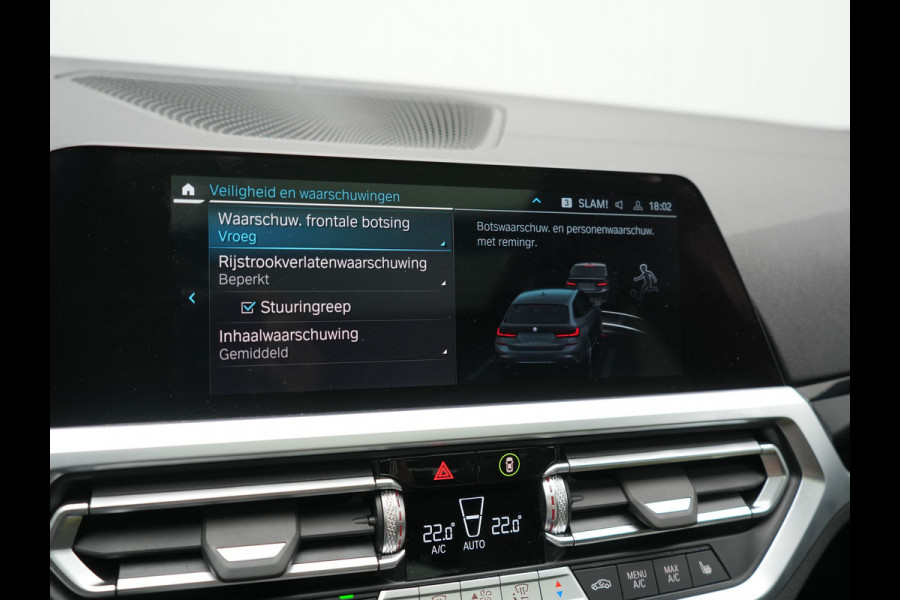 BMW 3 Serie Touring 330e xDrive M Sport PHEV 293pk Dealer O.H. | Panodak | Trekhaak Af Fabriek | Laser LED | Lederen Sportstoelen Memory & Verwarmd | Camera | Apple Carplay | Stuur Verwarmd | Blis | Adaptief Onderstel | Sfeerverlichting | 19"L.M | DAB | Plug In Hybrid |