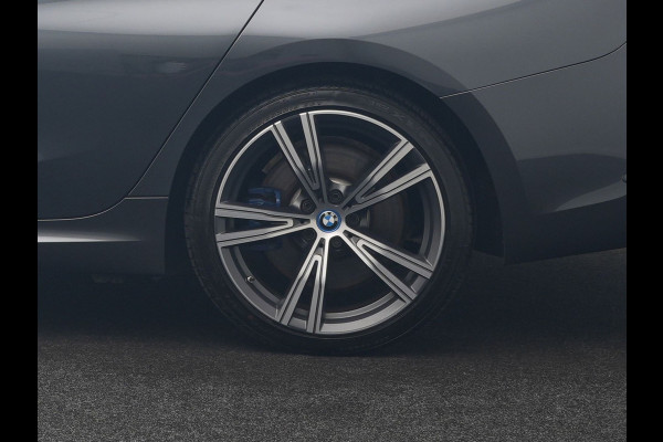 BMW 3 Serie Touring 330e xDrive M Sport PHEV 293pk Dealer O.H. | Panodak | Trekhaak Af Fabriek | Laser LED | Lederen Sportstoelen Memory & Verwarmd | Camera | Apple Carplay | Stuur Verwarmd | Blis | Adaptief Onderstel | Sfeerverlichting | 19"L.M | DAB | Plug In Hybrid |
