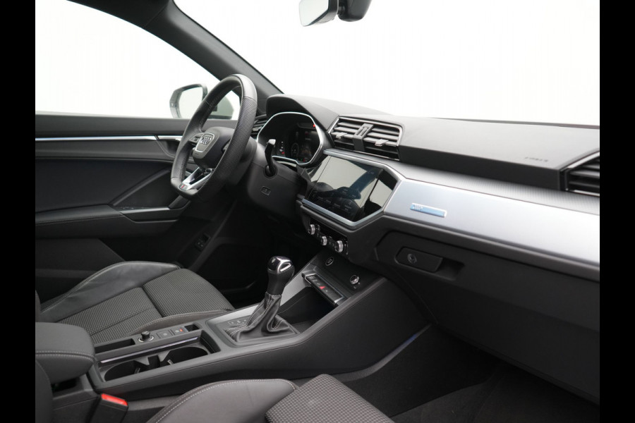 Audi Q3 Sportback 45 TFSI e 2x S Line PHEV 245pk Dealer O.H | Adaptive Cruise | Camera | Blis | Matrix LED | Sportstoelen Verwarmd | Sfeerverlichting | Navigatie | DAB | 20"L.M | Virtual | Plug In Hybrid |