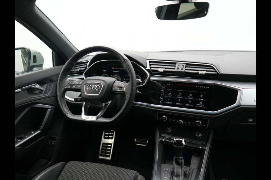 Audi Q3 Sportback 45 TFSI e 2x S Line PHEV 245pk Dealer O.H | Adaptive Cruise | Camera | Blis | Matrix LED | Sportstoelen Verwarmd | Sfeerverlichting | Navigatie | DAB | 20"L.M | Virtual | Plug In Hybrid |