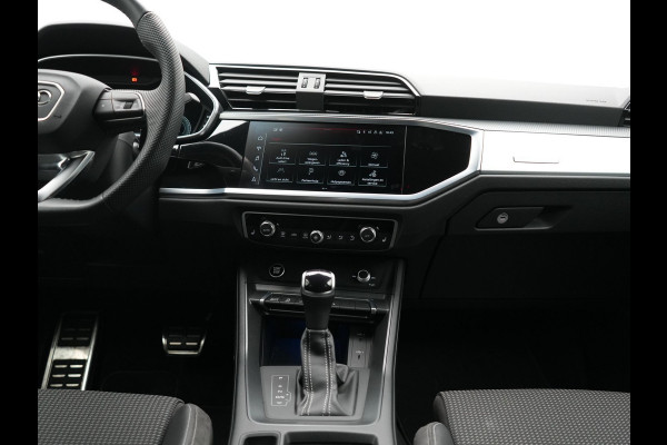 Audi Q3 Sportback 45 TFSI e 2x S Line PHEV 245pk Dealer O.H | Adaptive Cruise | Camera | Blis | Matrix LED | Sportstoelen Verwarmd | Sfeerverlichting | Navigatie | DAB | 20"L.M | Virtual | Plug In Hybrid |