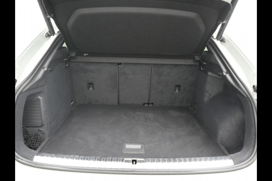 Audi Q3 Sportback 45 TFSI e 2x S Line PHEV 245pk Dealer O.H | Adaptive Cruise | Camera | Blis | Matrix LED | Sportstoelen Verwarmd | Sfeerverlichting | Navigatie | DAB | 20"L.M | Virtual | Plug In Hybrid |