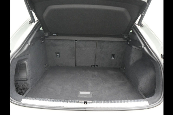 Audi Q3 Sportback 45 TFSI e 2x S Line PHEV 245pk Dealer O.H | Adaptive Cruise | Camera | Blis | Matrix LED | Sportstoelen Verwarmd | Sfeerverlichting | Navigatie | DAB | 20"L.M | Virtual | Plug In Hybrid |