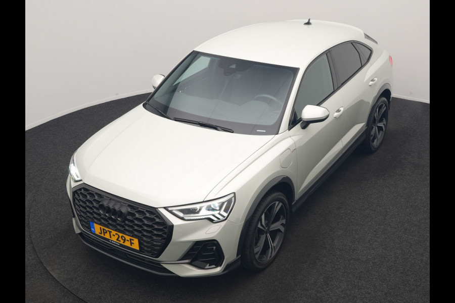 Audi Q3 Sportback 45 TFSI e 2x S Line PHEV 245pk Dealer O.H | Adaptive Cruise | Camera | Blis | Matrix LED | Sportstoelen Verwarmd | Sfeerverlichting | Navigatie | DAB | 20"L.M | Virtual | Plug In Hybrid |