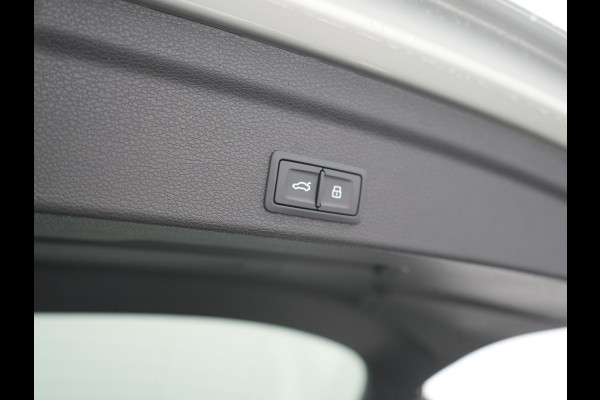 Audi Q3 Sportback 45 TFSI e 2x S Line PHEV 245pk Dealer O.H | Adaptive Cruise | Camera | Blis | Matrix LED | Sportstoelen Verwarmd | Sfeerverlichting | Navigatie | DAB | 20"L.M | Virtual | Plug In Hybrid |