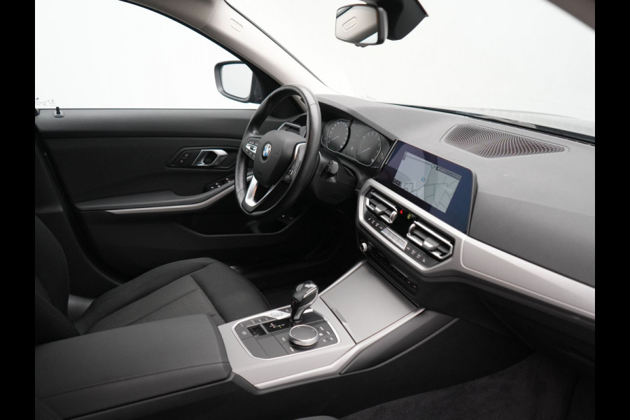 BMW 3 Serie Touring 330e PHEV 293pk Dealer O.H. | Cruise Control | Camera | Stoelverwarming | Carplay | DAB | Navigatie | 17"L.M | Plug In Hybrid |