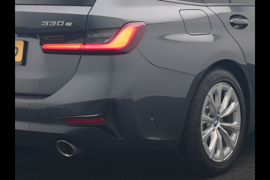 BMW 3 Serie Touring 330e PHEV 293pk Dealer O.H. | Cruise Control | Camera | Stoelverwarming | Carplay | DAB | Navigatie | 17"L.M | Plug In Hybrid |