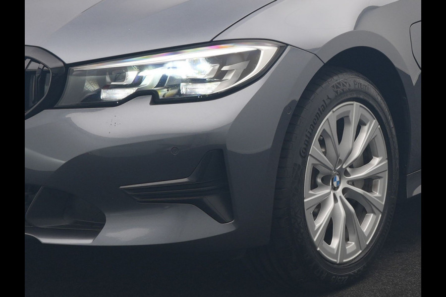 BMW 3 Serie Touring 330e PHEV 293pk Dealer O.H. | Cruise Control | Camera | Stoelverwarming | Carplay | DAB | Navigatie | 17"L.M | Plug In Hybrid |