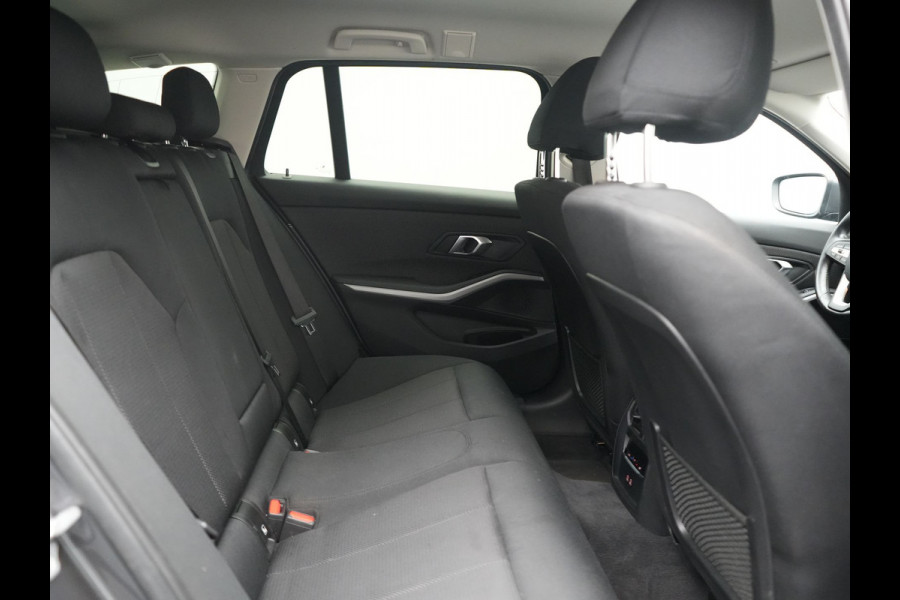 BMW 3 Serie Touring 330e PHEV 293pk Dealer O.H. | Cruise Control | Camera | Stoelverwarming | Carplay | DAB | Navigatie | 17"L.M | Plug In Hybrid |