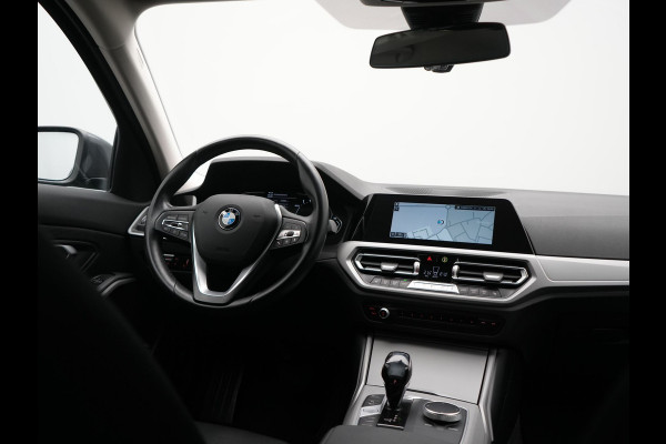BMW 3 Serie Touring 330e PHEV 293pk Dealer O.H. | Cruise Control | Camera | Stoelverwarming | Carplay | DAB | Navigatie | 17"L.M | Plug In Hybrid |
