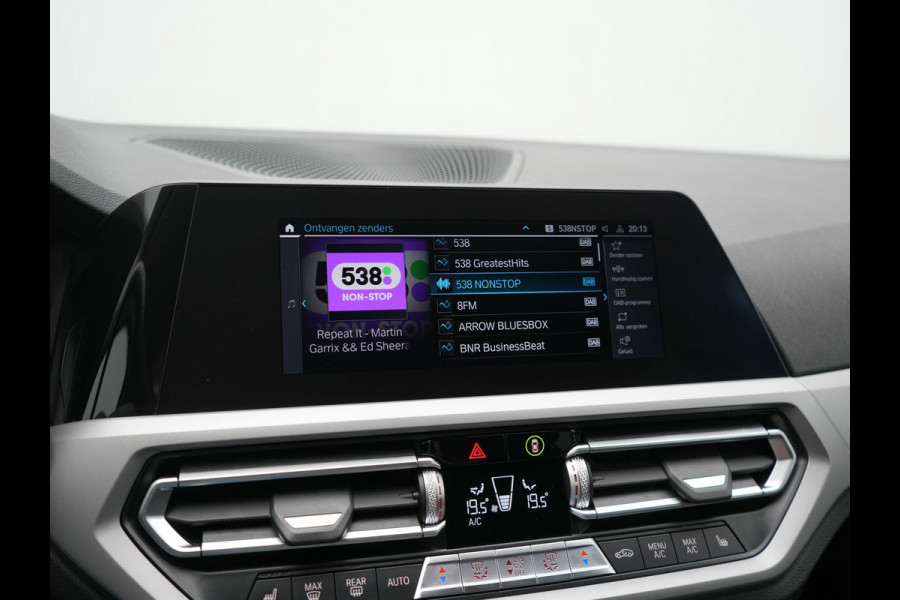 BMW 3 Serie Touring 330e PHEV 293pk Dealer O.H. | Cruise Control | Camera | Stoelverwarming | Carplay | DAB | Navigatie | 17"L.M | Plug In Hybrid |