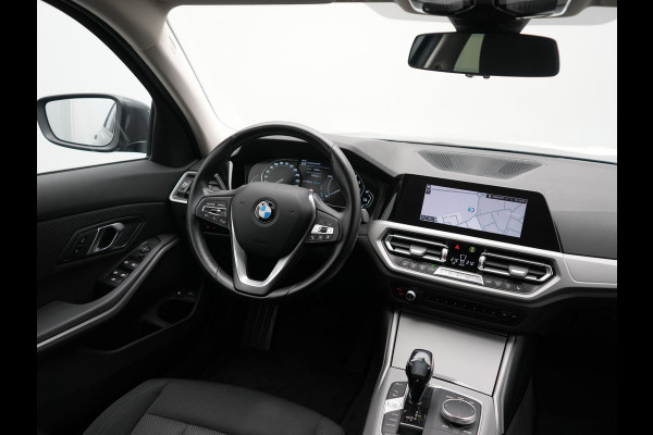 BMW 3 Serie Touring 330e PHEV 293pk Dealer O.H. | Cruise Control | Camera | Stoelverwarming | Carplay | DAB | Navigatie | 17"L.M | Plug In Hybrid |