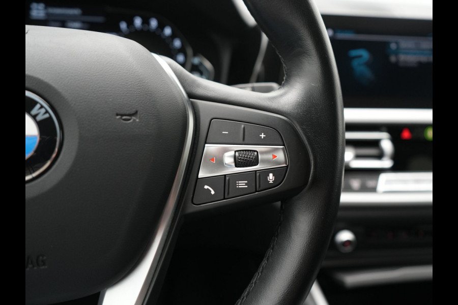 BMW 3 Serie Touring 330e PHEV 293pk Dealer O.H. | Cruise Control | Camera | Stoelverwarming | Carplay | DAB | Navigatie | 17"L.M | Plug In Hybrid |