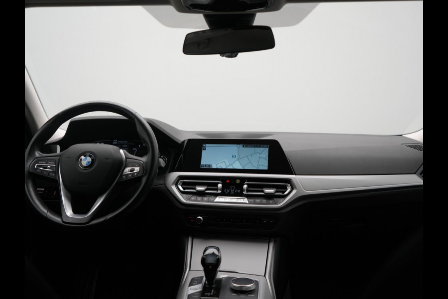 BMW 3 Serie Touring 330e PHEV 293pk Dealer O.H. | Cruise Control | Camera | Stoelverwarming | Carplay | DAB | Navigatie | 17"L.M | Plug In Hybrid |