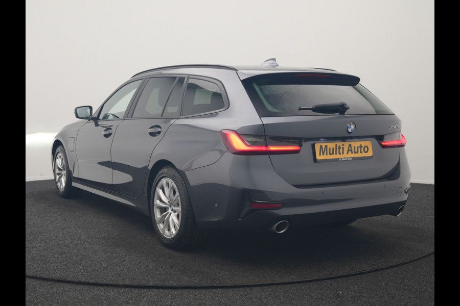 BMW 3 Serie Touring 330e PHEV 293pk Dealer O.H. | Cruise Control | Camera | Stoelverwarming | Carplay | DAB | Navigatie | 17"L.M | Plug In Hybrid |
