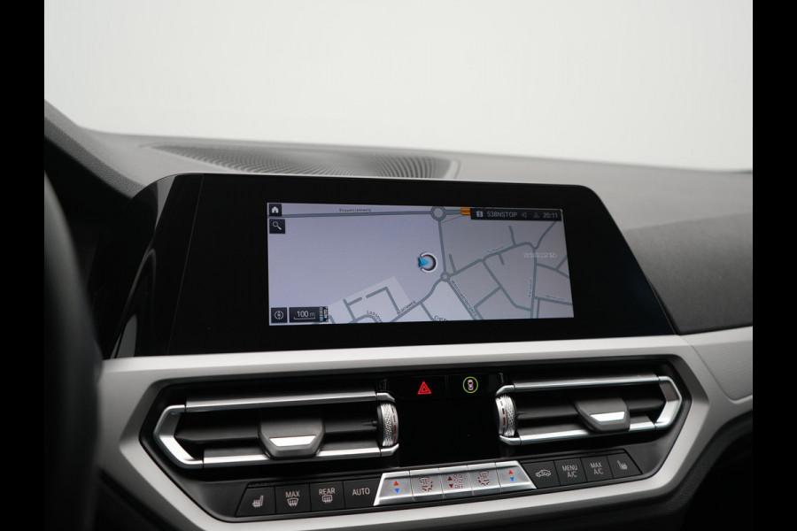 BMW 3 Serie Touring 330e PHEV 293pk Dealer O.H. | Cruise Control | Camera | Stoelverwarming | Carplay | DAB | Navigatie | 17"L.M | Plug In Hybrid |