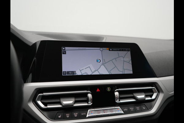 BMW 3 Serie Touring 330e PHEV 293pk Dealer O.H. | Cruise Control | Camera | Stoelverwarming | Carplay | DAB | Navigatie | 17"L.M | Plug In Hybrid |