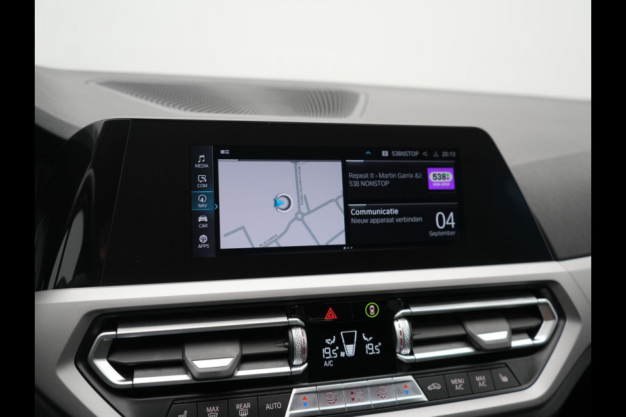 BMW 3 Serie Touring 330e PHEV 293pk Dealer O.H. | Cruise Control | Camera | Stoelverwarming | Carplay | DAB | Navigatie | 17"L.M | Plug In Hybrid |